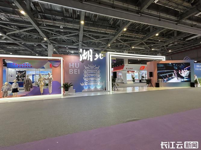 一大批知名制造企业和近年飞速发展的各大服装电商企业现场展示新产品